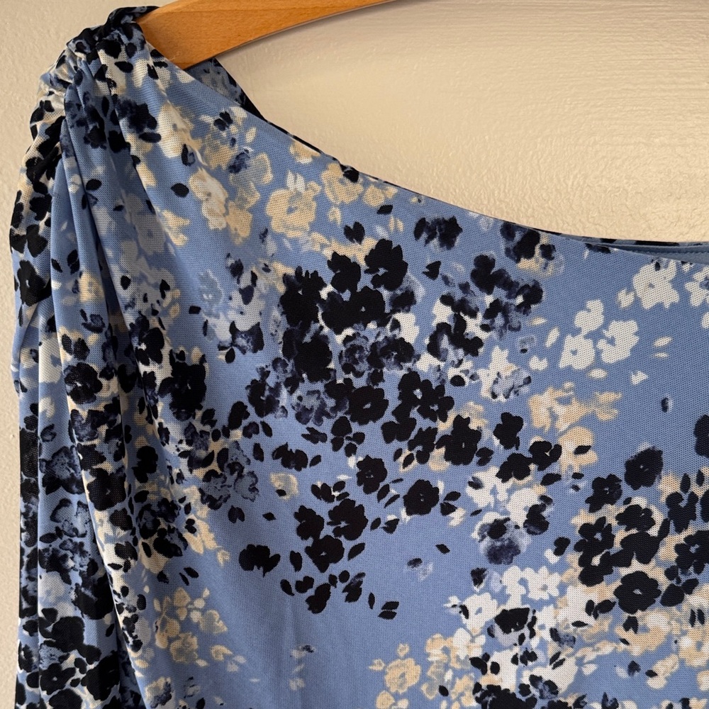 WHBM Elegant Off-The-Shoulder Bodycon Midi Dress with a sophisticated design. - Picture 5 of 15